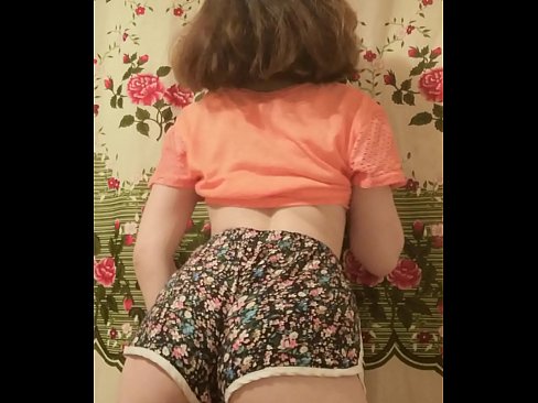 ❤️ Sexi mladá kočka si vyzlieka šortky pred kamerou ️ Super sex na nás