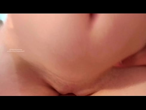 ❤️ Spím v izbe svojej sestry a tak som sa zobudila ️ Super sex na nás